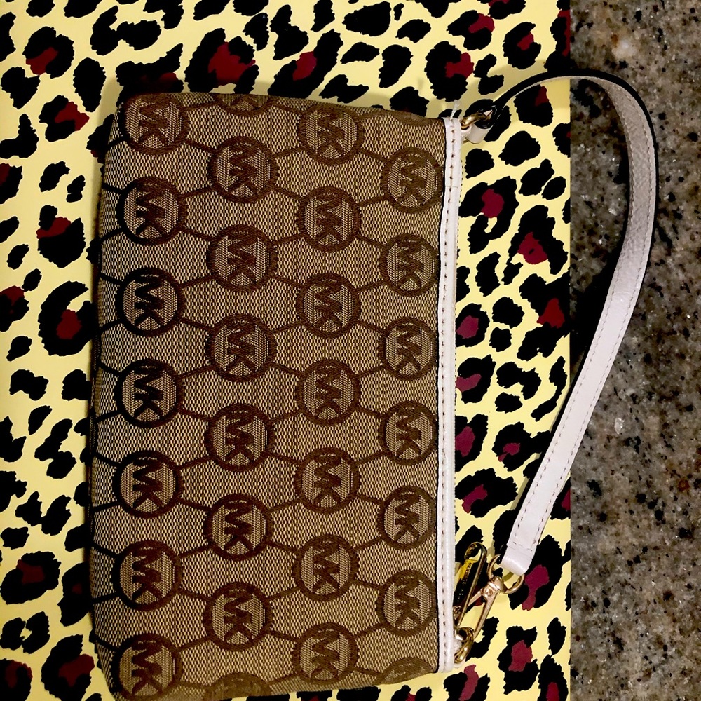 Wristlet